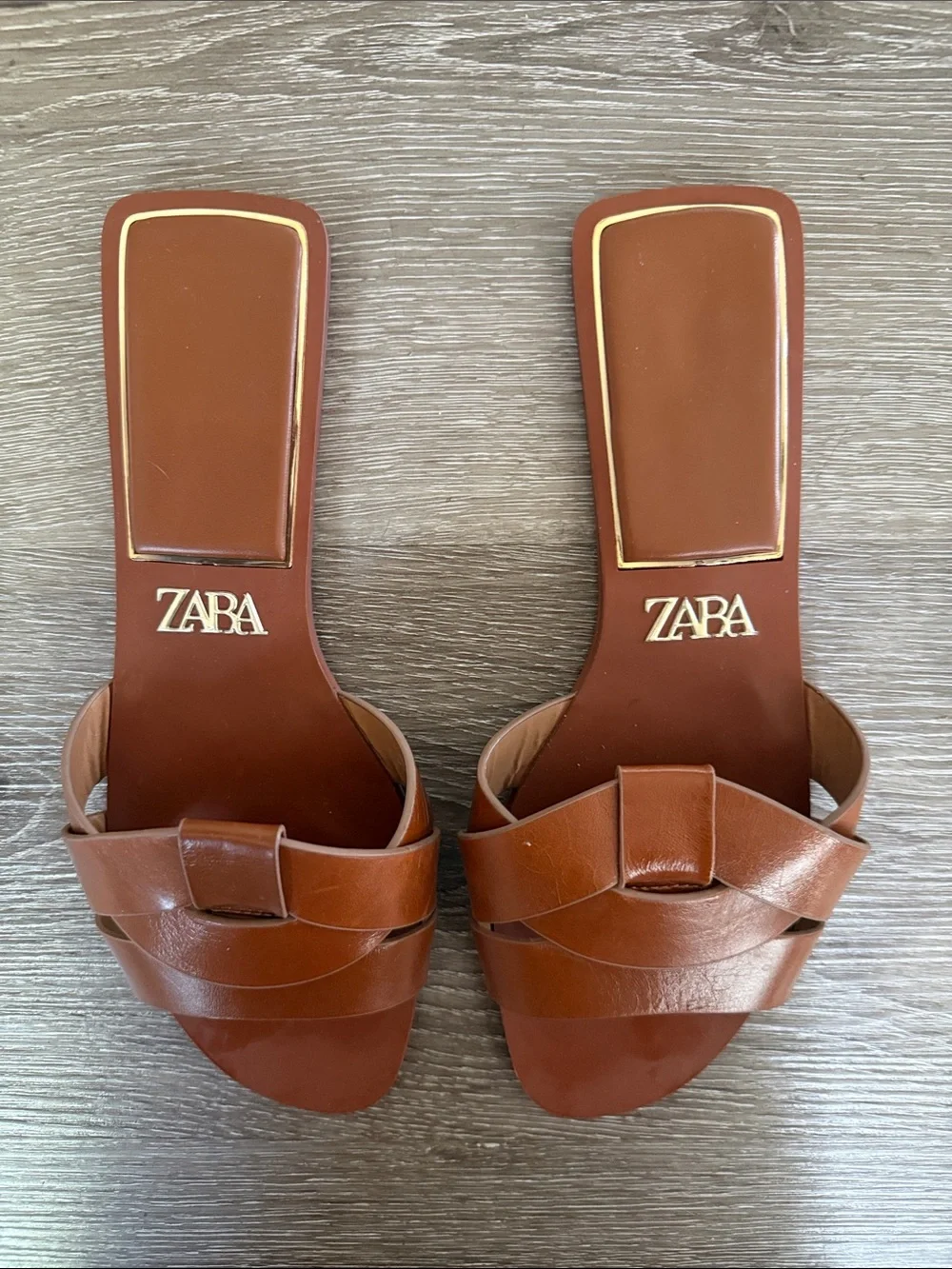 Zara Brown Flat leather sandals with crossed straps at front, size 39